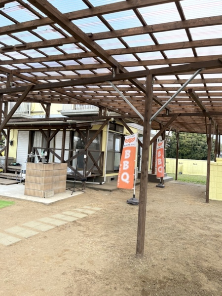 BBQ場全体に特大の大型屋根設置完了！
