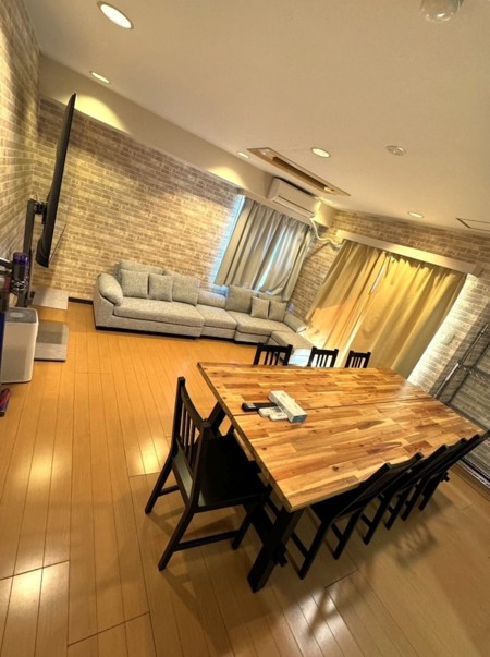 701号室リビングダイニング