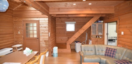 木の温かみ溢れるリビング、ダイニング