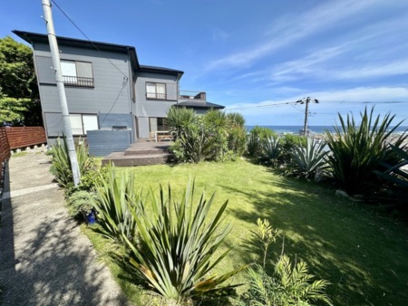 広いガーデンとオーシャンフロントヴィラ