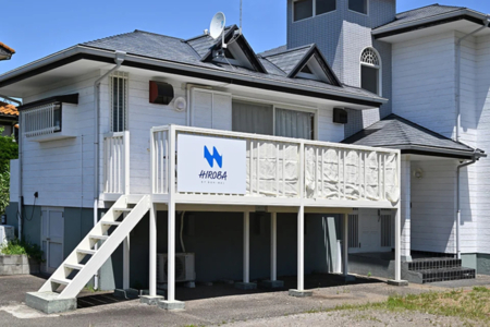 団体様でも安心の広々とした建物です