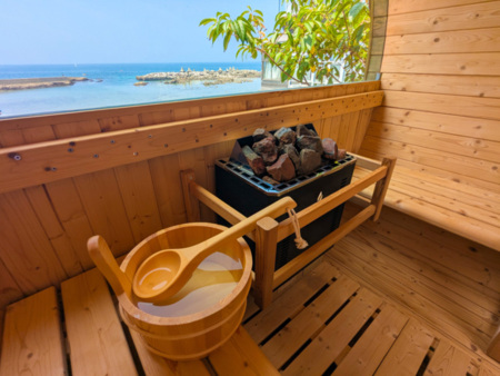 電気式ストーブを採用した本格的なバレルサ