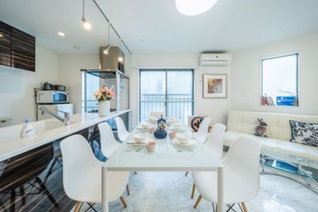 ダイニングテーブル