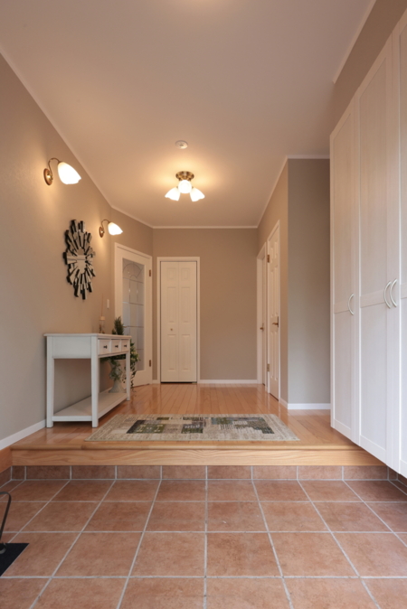 広～い玄関は親親ドア