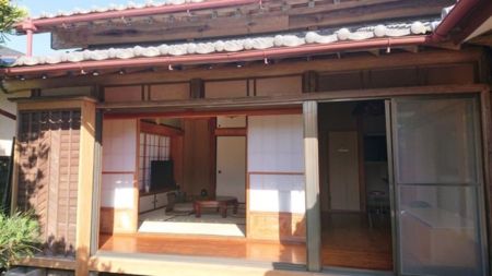 庭より寝室８畳