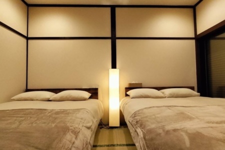 寝室（ダブルベッド2台）