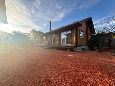 お洒落なログハウスにレンガが魅力の中庭♪