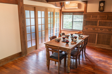 木の温かみがあるダイニング