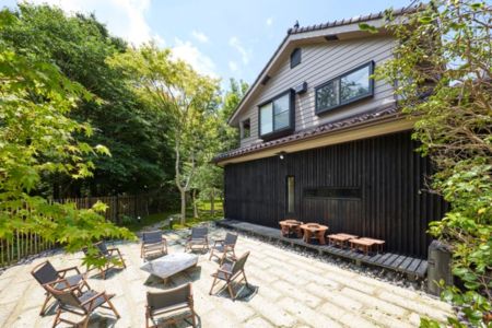 【テラス】夏は水遊び、秋は焼きいもでも