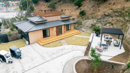 館山道富浦IC出口すぐ、アクセス抜群。