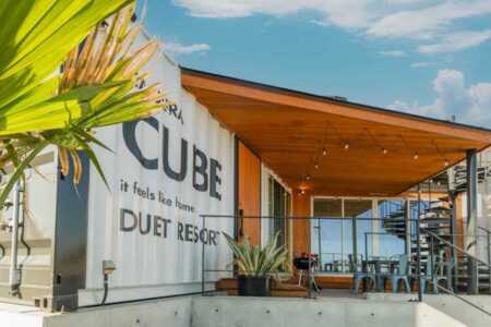 爽やかな海沿いのコンテナハウス