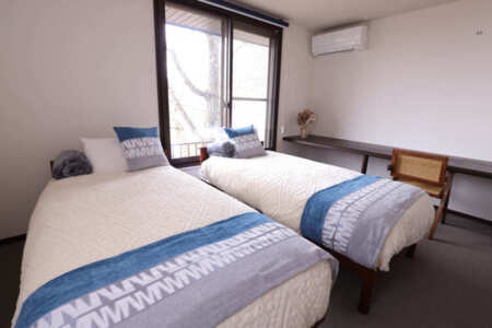 寝室2（シングルベッド2台）